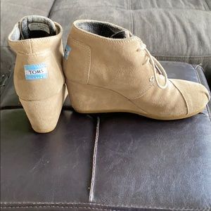 TOMS Tan Laced Wedges